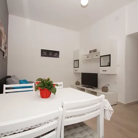 Vedro Apartment *